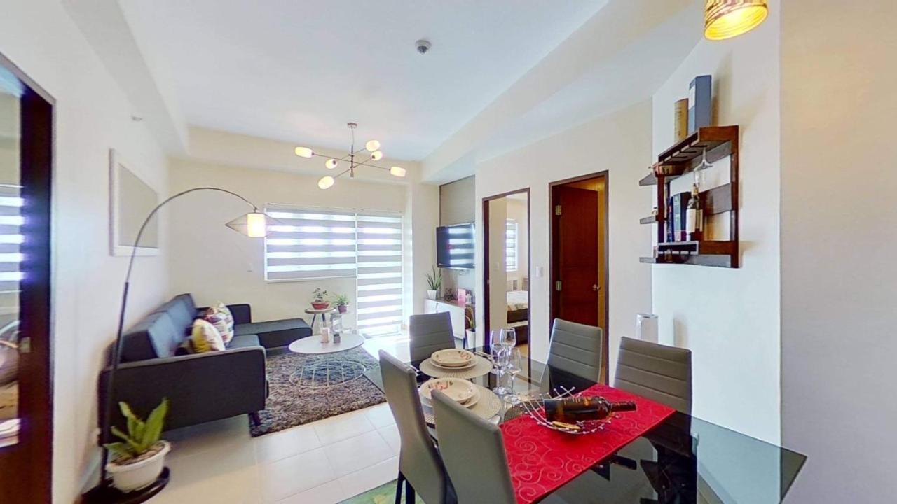 ايلويلو 2 Bedroom Corner Executive Suite At Lafayette Park Square Megaworld Blvd Unit 5H المظهر الخارجي الصورة