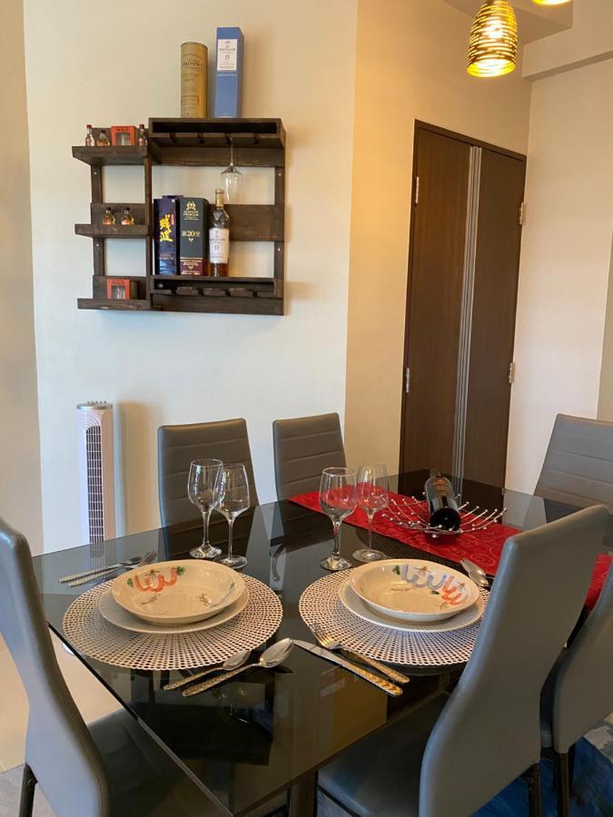 ايلويلو 2 Bedroom Corner Executive Suite At Lafayette Park Square Megaworld Blvd Unit 5H المظهر الخارجي الصورة