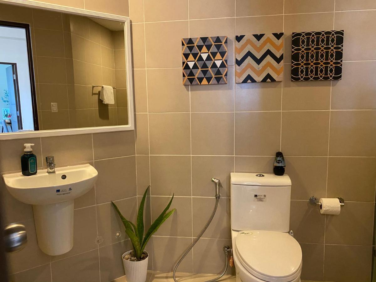 ايلويلو 2 Bedroom Corner Executive Suite At Lafayette Park Square Megaworld Blvd Unit 5H المظهر الخارجي الصورة