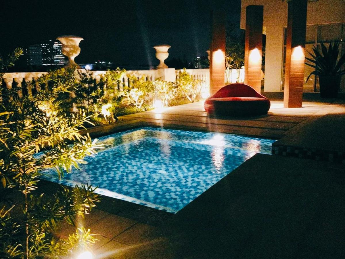 ايلويلو 2 Bedroom Corner Executive Suite At Lafayette Park Square Megaworld Blvd Unit 5H المظهر الخارجي الصورة