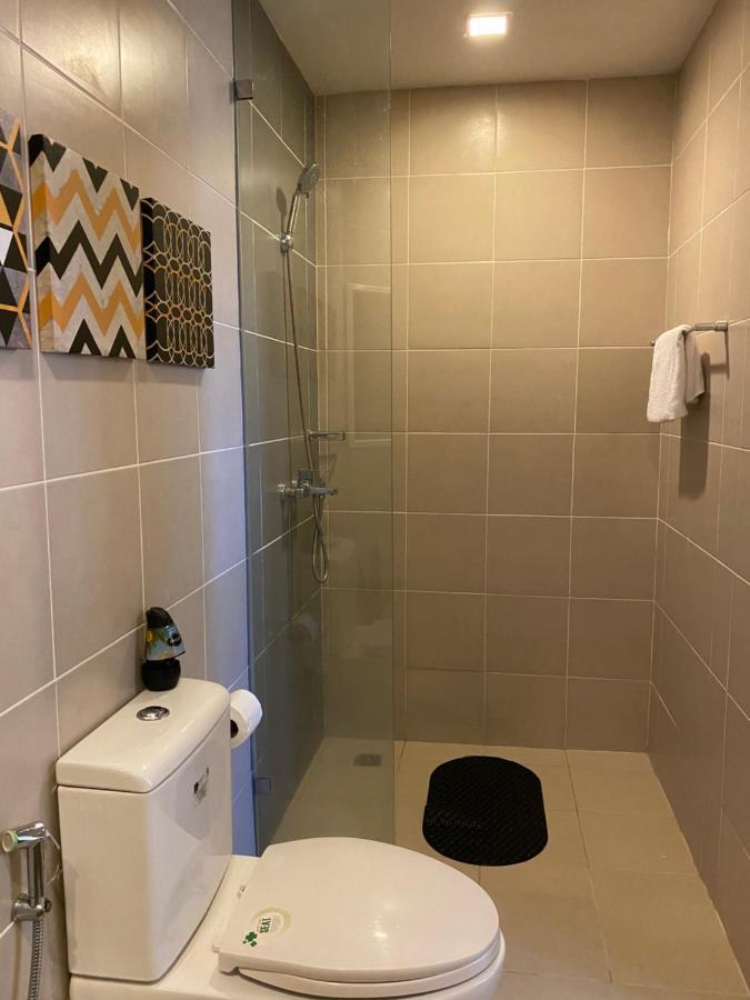 ايلويلو 2 Bedroom Corner Executive Suite At Lafayette Park Square Megaworld Blvd Unit 5H المظهر الخارجي الصورة
